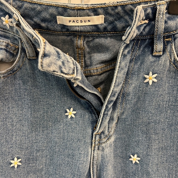 PacSun Raining Daisy Mom Jeans - Picture 3 of 4